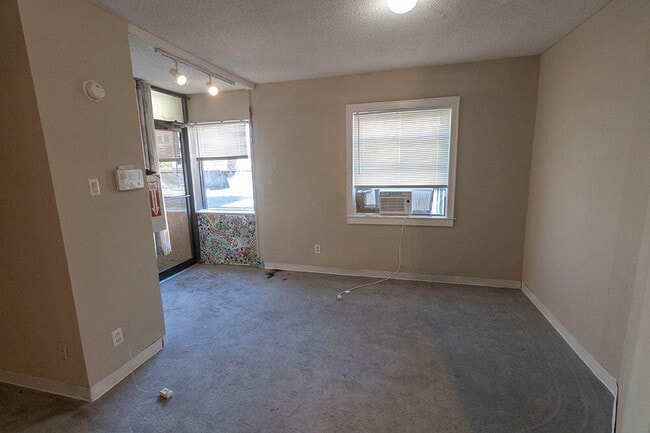 Photo - 1110 E Broadway Unidad B