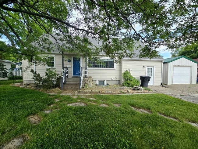 Photo - 1621 10th St W Apartment Unit 1621 1/2 10th ST W