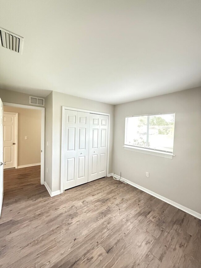 Photo - 2 Bedroom + Den, 2 Bath Duplex!