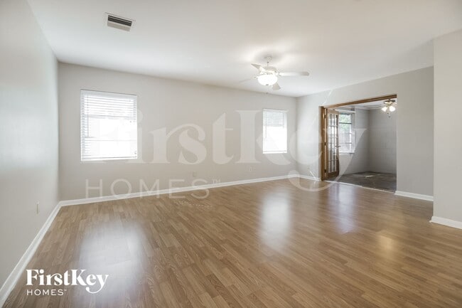 Photo - 1381 Viburnum Ln