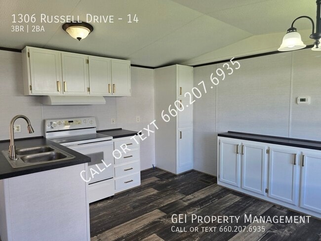 Photo - 1306 Russell Dr