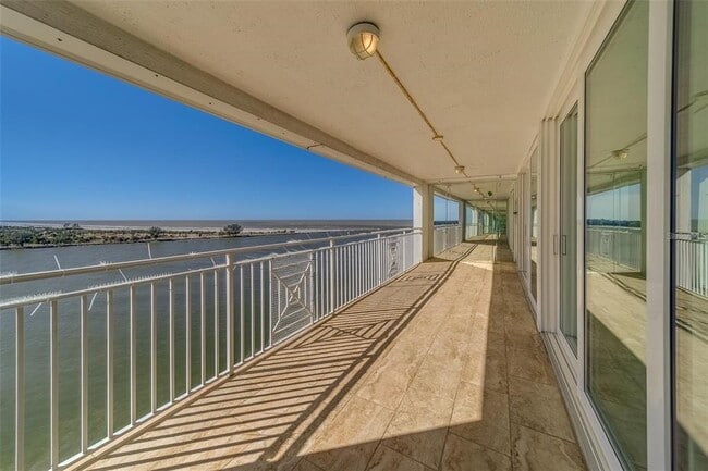 Photo - 675 S Gulfview Blvd Unidad PH1