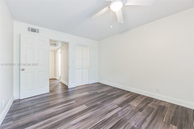 Photo - 480 NW 20th St Unidad 2010