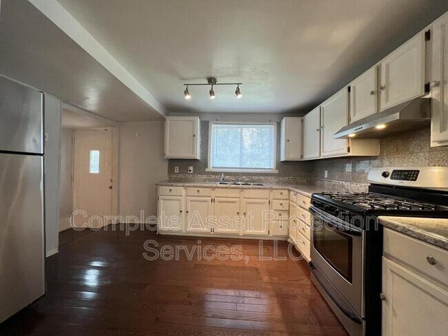 Photo - 2788 Hickory St House