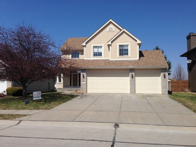Building Photo - Large Home in Bellevue for Rent!