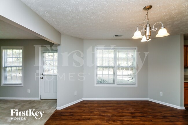 Photo - 304 Hickory Creek Ln