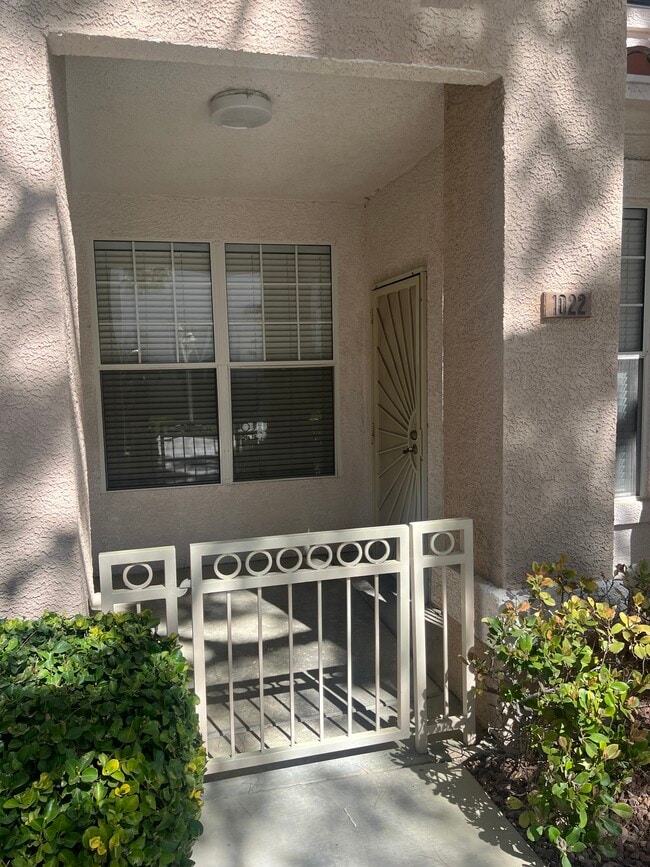 Building Photo - 8555 W Russell Rd