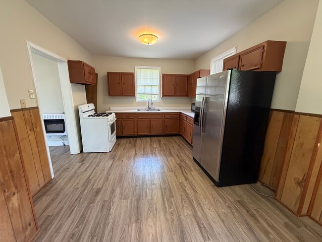 Photo - 2 Bedrooms- 1 Bathroom- House in Celanese!