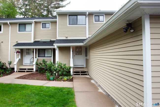 Building Photo - 17 Wiggins Farm Dr Unit C