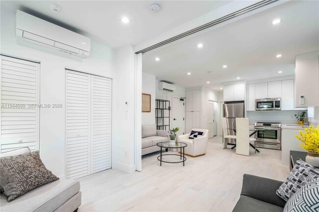 Photo - 960 Jefferson Ave Unidad 102