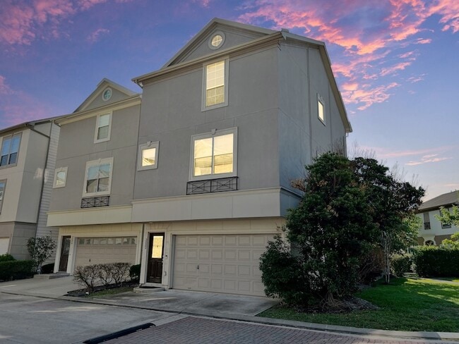 Building Photo - 3002 Clearview Cir