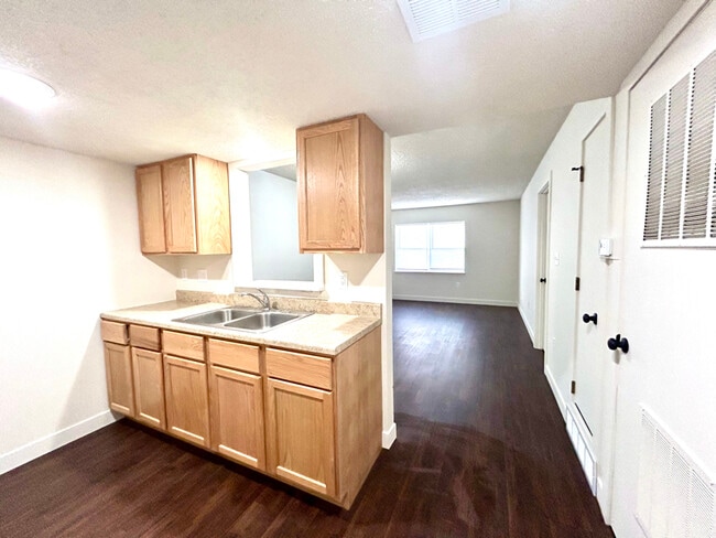 Building Photo - 215 S Blankenship Rd Rental