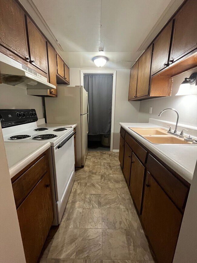 Photo - Hillcrest Apartments