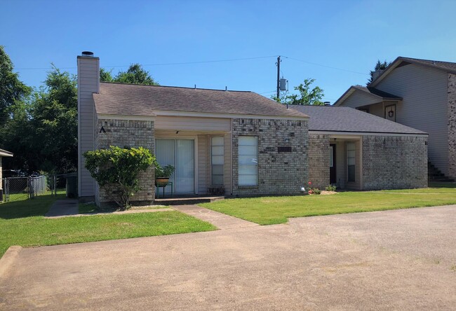 Building Photo - 2616PR Unit B Rental