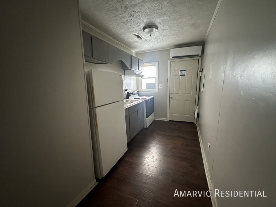 Photo - 717 Bullock St
