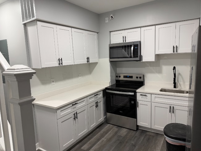 Photo - 3718 E Lombard St