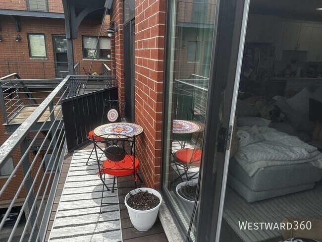 Photo - 1830 N Winchester Ave Unit 315