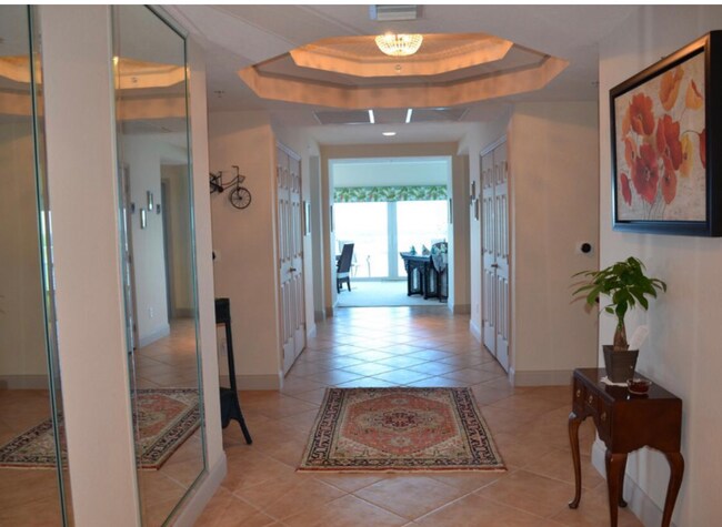 Photo - 2 Oceans W Blvd