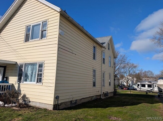 Photo - 627 Deer St