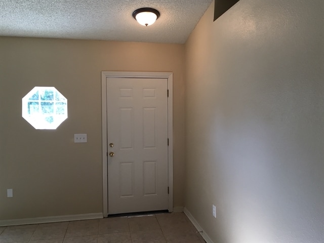 Photo - 287 Delake Rd NW