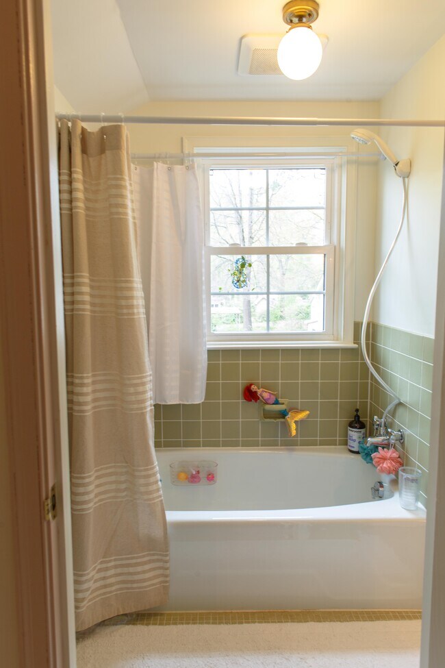 Photo - 10 Robin St NW