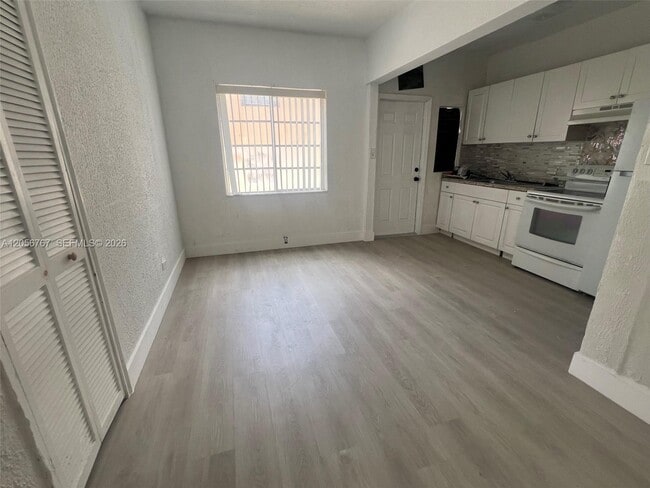 Photo - 1326 SW 6th St Unit 10