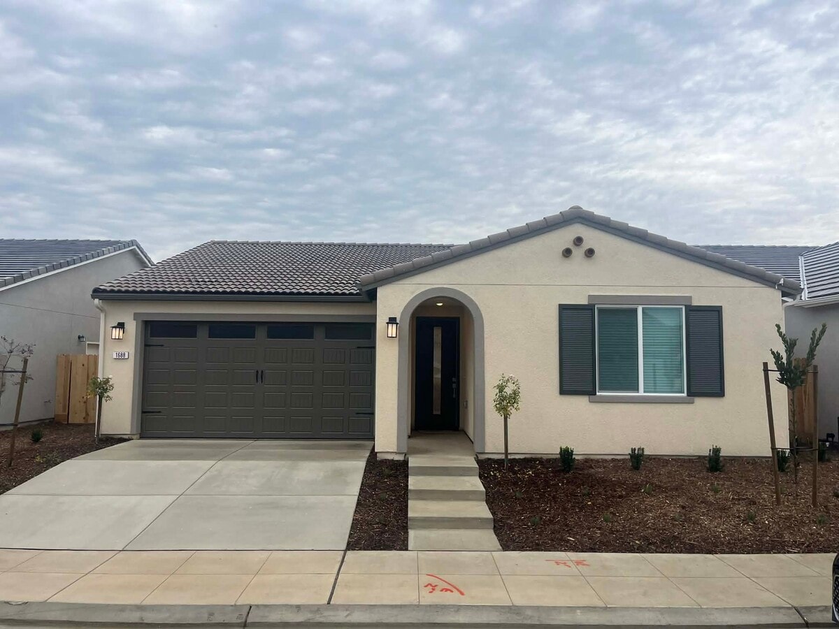 Photo - 1688 Bloom Ave