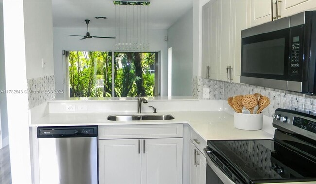 Photo - 431 SW 122nd Ave