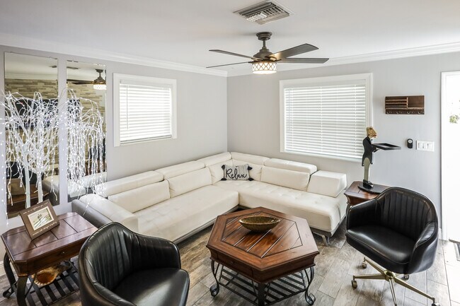 Photo - 763 12th St N