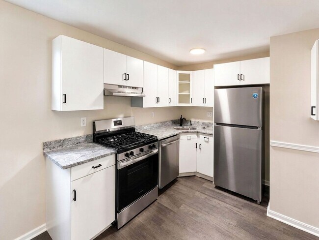 Photo - 645 W Lowell Ave