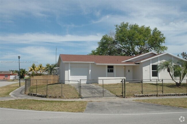Building Photo - 25811 SW 132nd Ave Rental