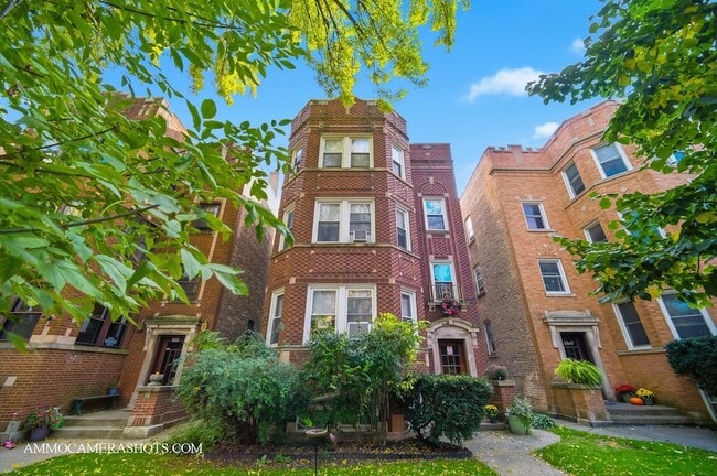 Photo - 2045 W Farragut Ave Unidad 3