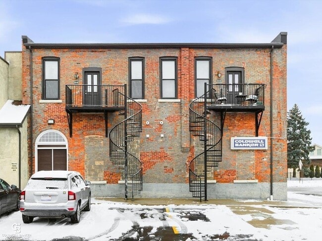 Photo - 804b Lapeer Ave