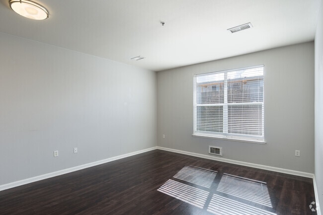 2BR, 2BA - The Colony