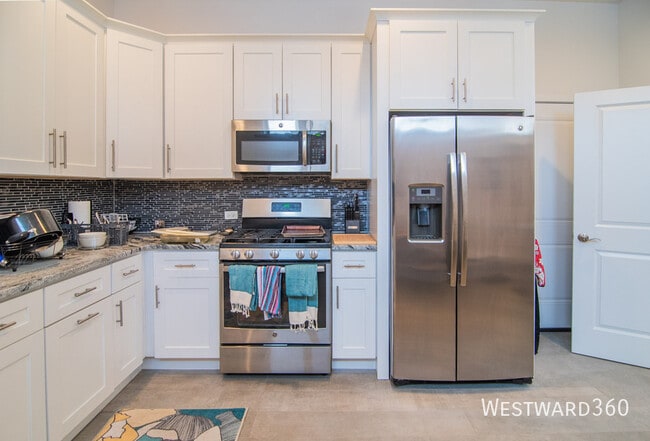 Photo - 2535 W North Ave Unit CH