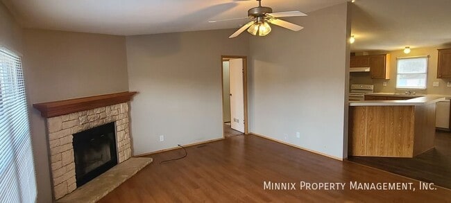 Photo - 304 SE 4th St