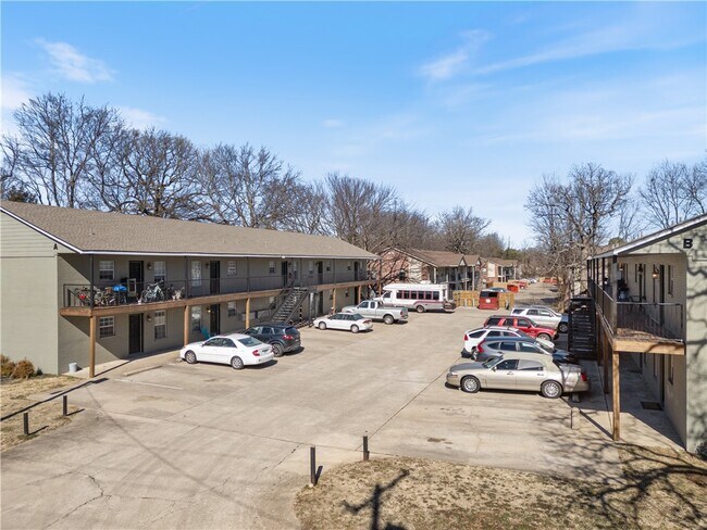 Photo - 884 W Holly St