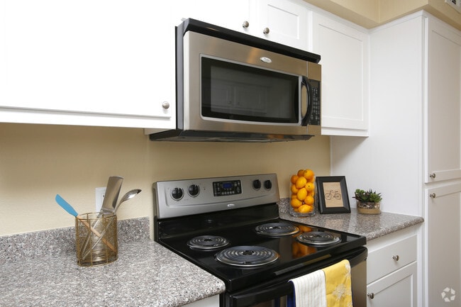 2 BR, 2 BA - The Regent Palm Desert Apartment Homes