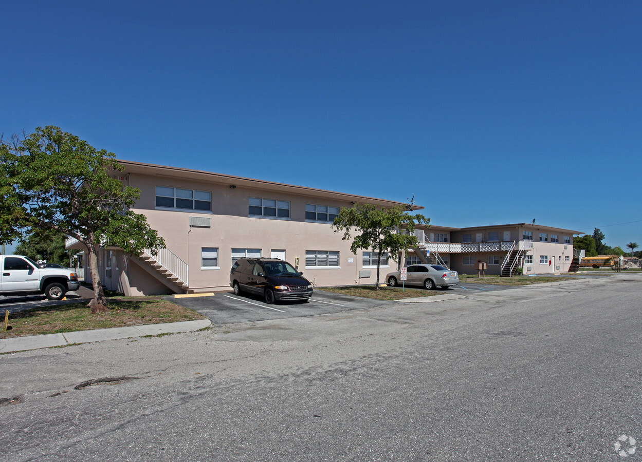 The Palms Apartments - The Palms Apartments