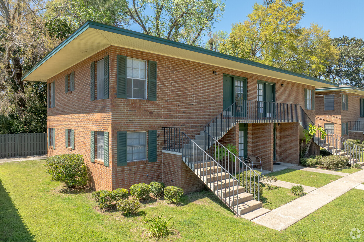 Greenbriar Apartments - Greenbriar Apartments