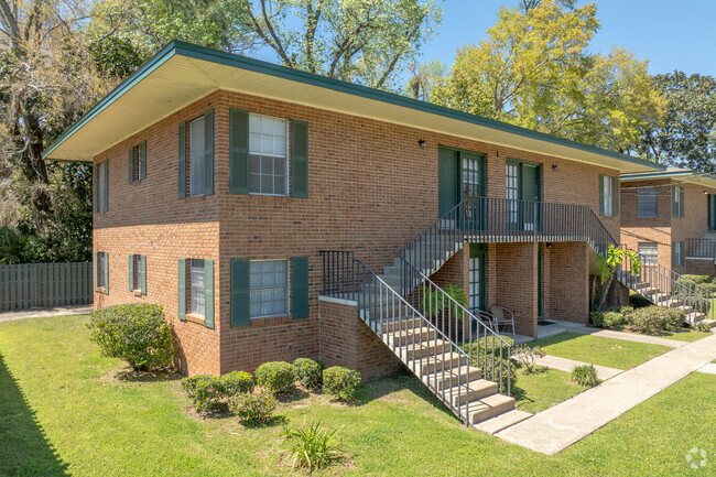 Greenbriar Apartments - Greenbriar Apartments