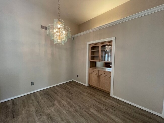 Photo - Beautiful South West Visalia home Near El Diamante school with a pool!!