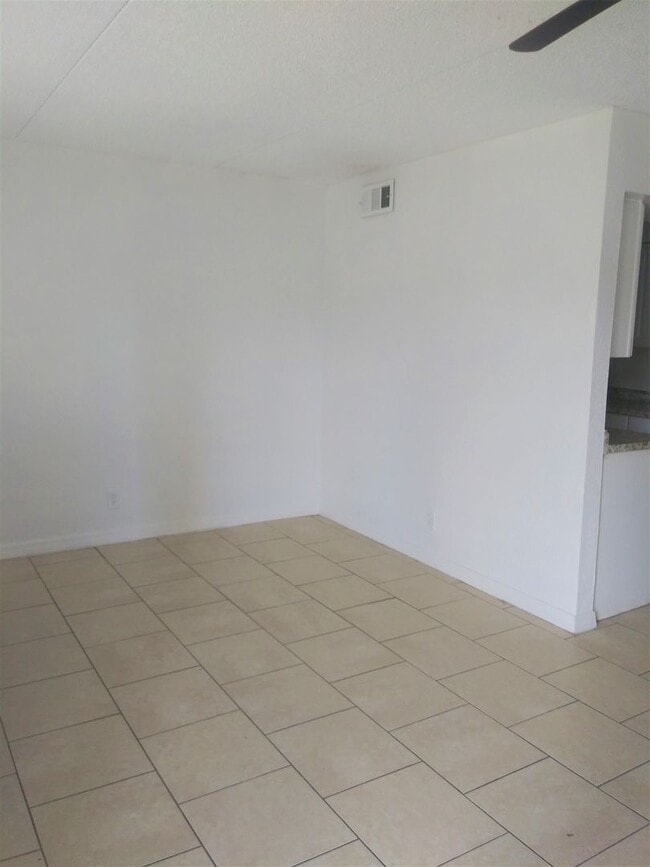 Photo - 1 Bedroom Apartment in Arlington Square Garden! Unit B - B09