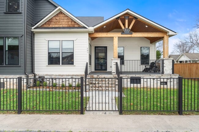 Photo - 701 Archer St