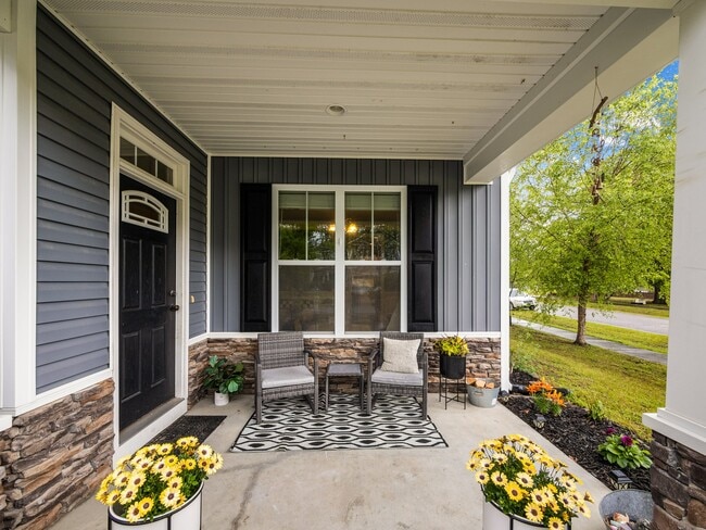 Photo - 154 Cornel Ln