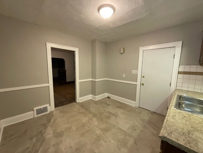 Photo - 10012 Greenview Ave Unidad Down