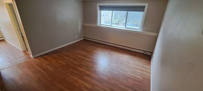 Building Photo - 10734-108 108 St NW Unit 3