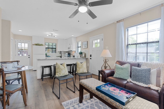 Photo - 1505 N College St