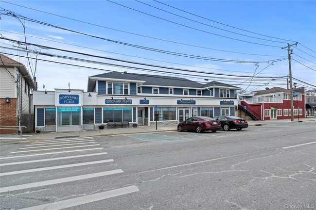 Building Photo - 14 Bayville Ave Unit 4