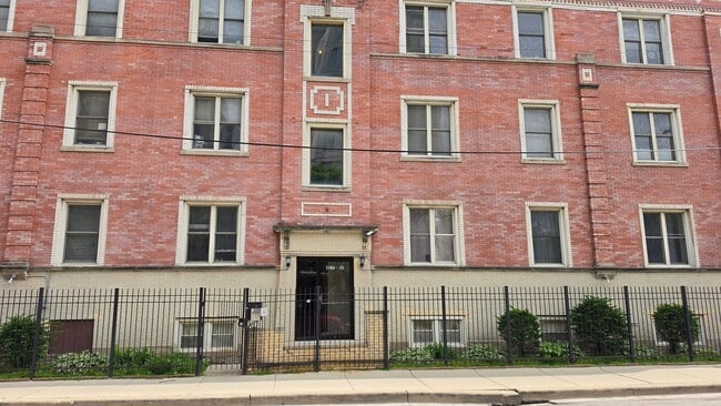 Building Photo - 1151 E 61st St Unit 3